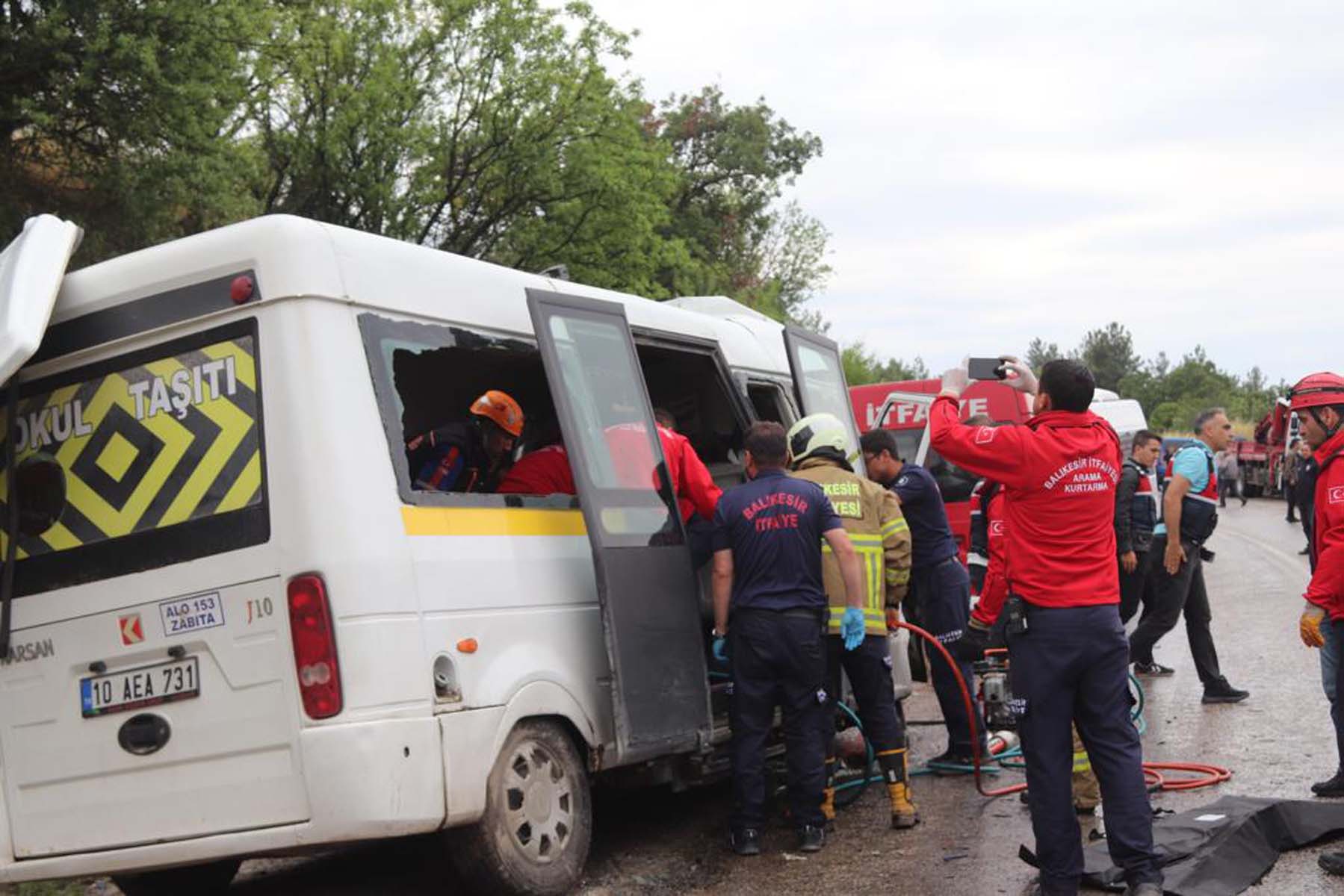 Son dakika | Bakan Soylu acı haberi duyurdu! Balıkesir'de trafik kazası: 6 kişi hayatını kaybetti, 15 kişi yaralandı