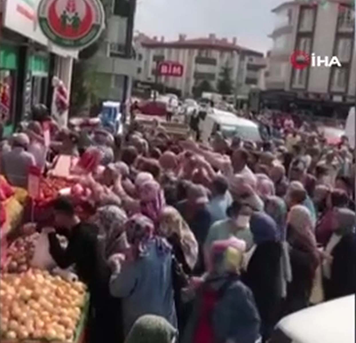 Ankara'da ucuz şeker izdihamı! Vatandaşlar birbirini ezdi, tartışma çıktı 