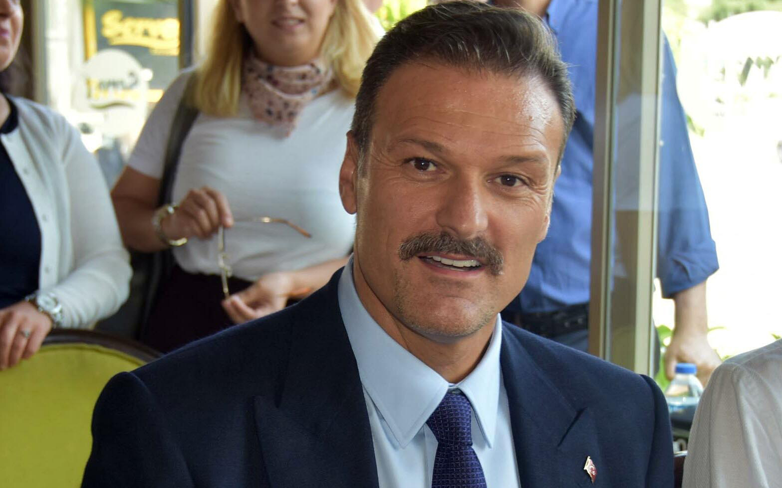 Alpay Özalan'dan, Ahmet Davutoğlu'na olay sözler! Girdiği ortama göre renk değiştiren canlılar: Bukalemunlar ve Ahmet Davutoğlu