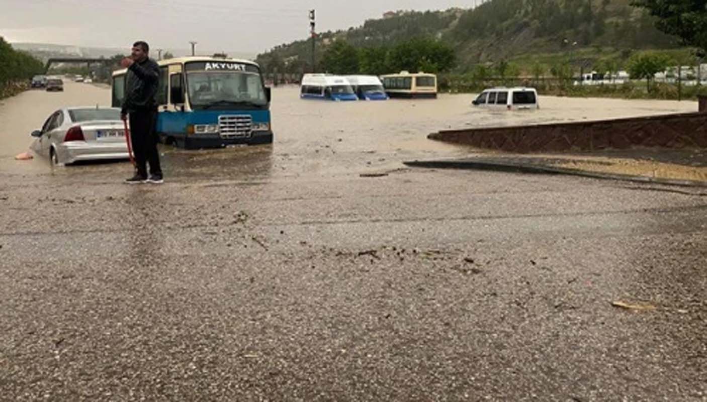 Sağanak, sel, hortum...Ankara, Akyurt'ta panik dolu anlar! AFAD'ın açıklaması tedirgin etti!