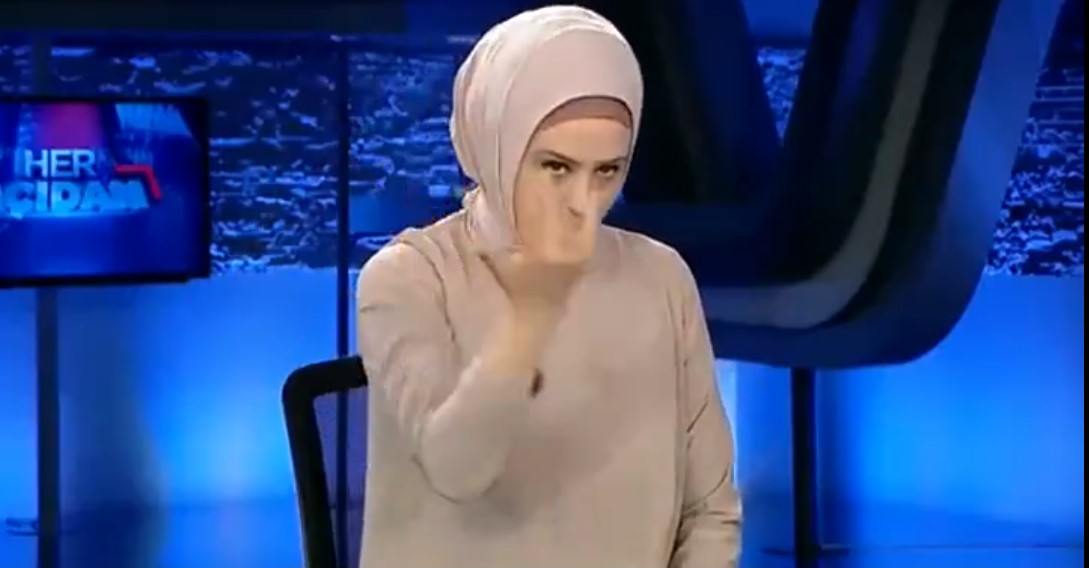 Cin çıkarma seansı gümletti! Beyaz TV ekranlarında seyirciden cin çıkardı!