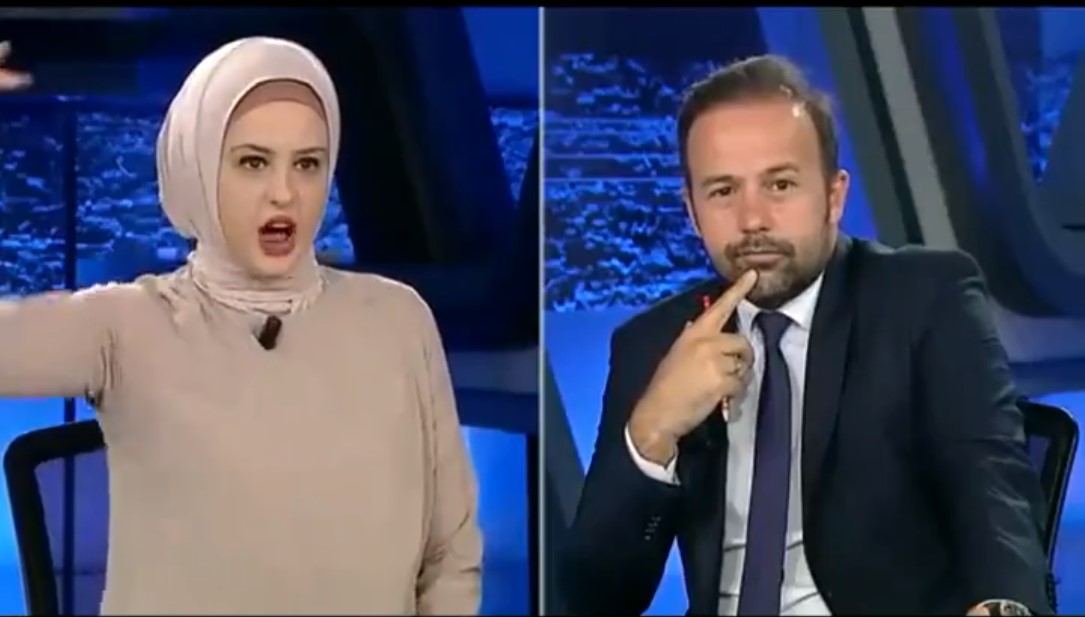 Cin çıkarma seansı gümletti! Beyaz TV ekranlarında seyirciden cin çıkardı!