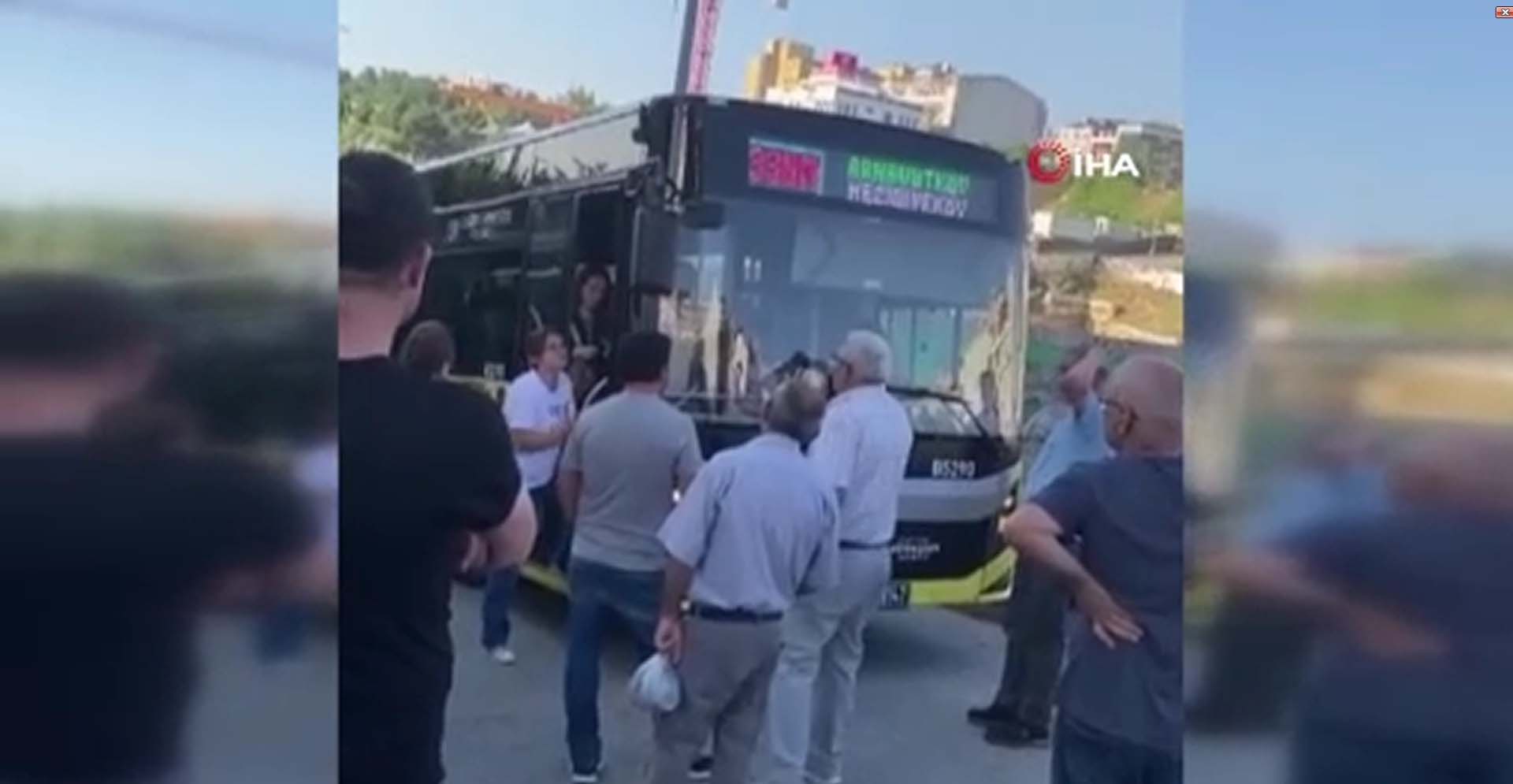 İstanbul'un kronik sorunu baş gösterdi! İETT otobüsü yolda kaldı, mağdur vatandaş yolu kesti 