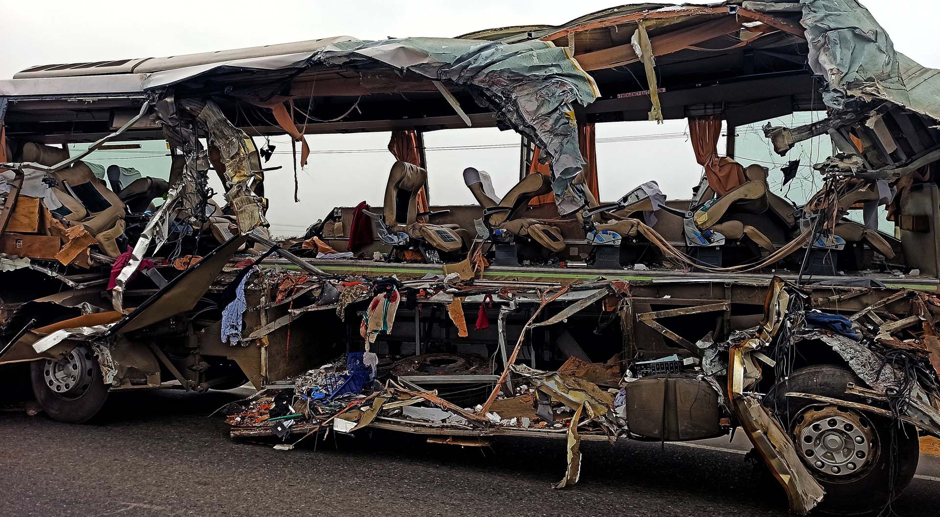 Hindistan'da işçileri taşıyan otobüs dereye uçtu! 7 ölü 14 yaralı