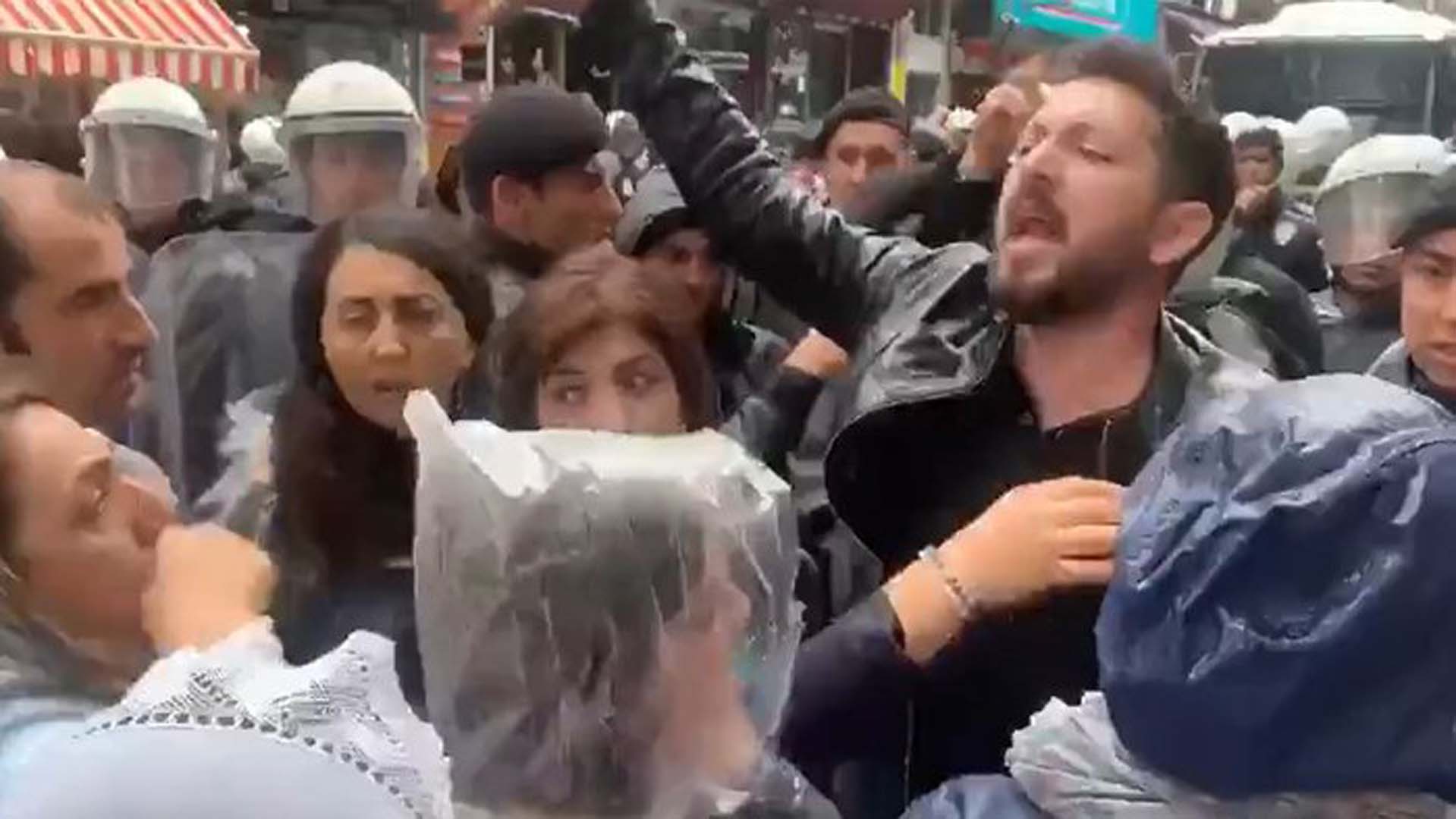 HDP'li Meral Danış Beştaş'ın sözleri şaşırtmadı! Polise atılan yumruğu refkleks olarak değerlendirdi!