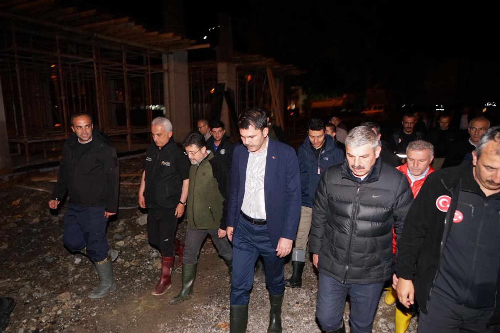 Kastamonu'da sel felaketi yaşanmaya devam ediyor! Bakan Kurum duyurdu: 1 kişi kayıp aranıyor