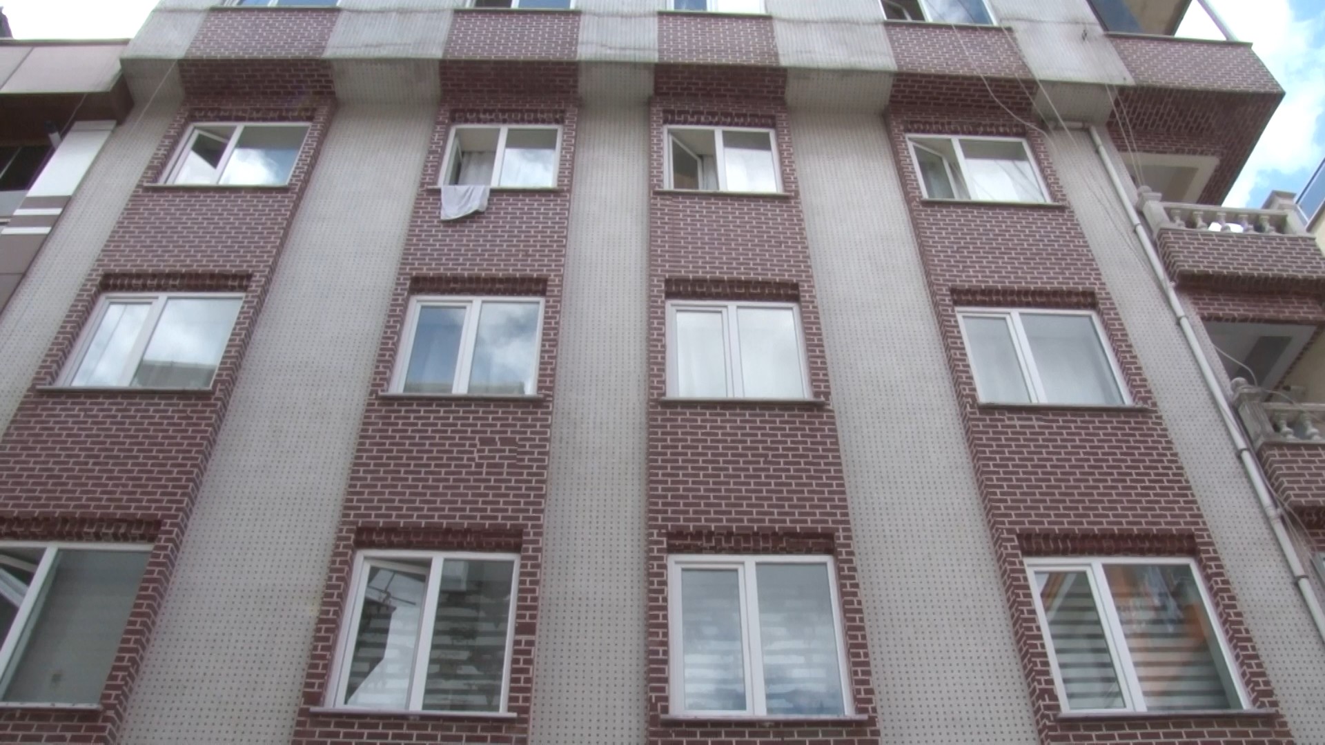 Eşler arasında çıkan tapu kavgası kanlı bitti! Evin tapusu nedeniyle tartıştığı karısını bıçaklayarak öldürdü!