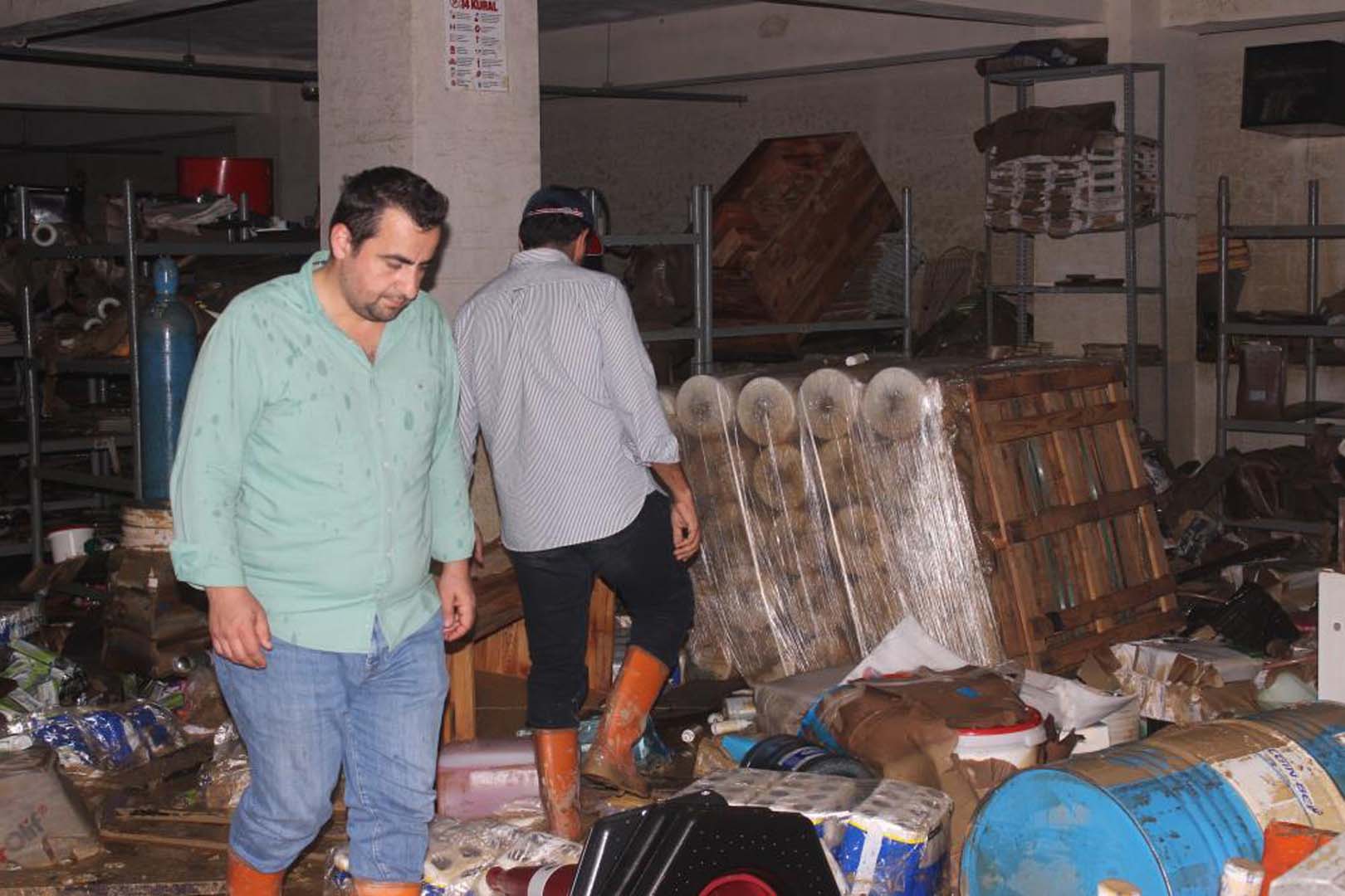 Şiddetli yağışlar Düzce'yi de vurdu! Milyon dolarlık fabrika kullanılamaz hale geldi!