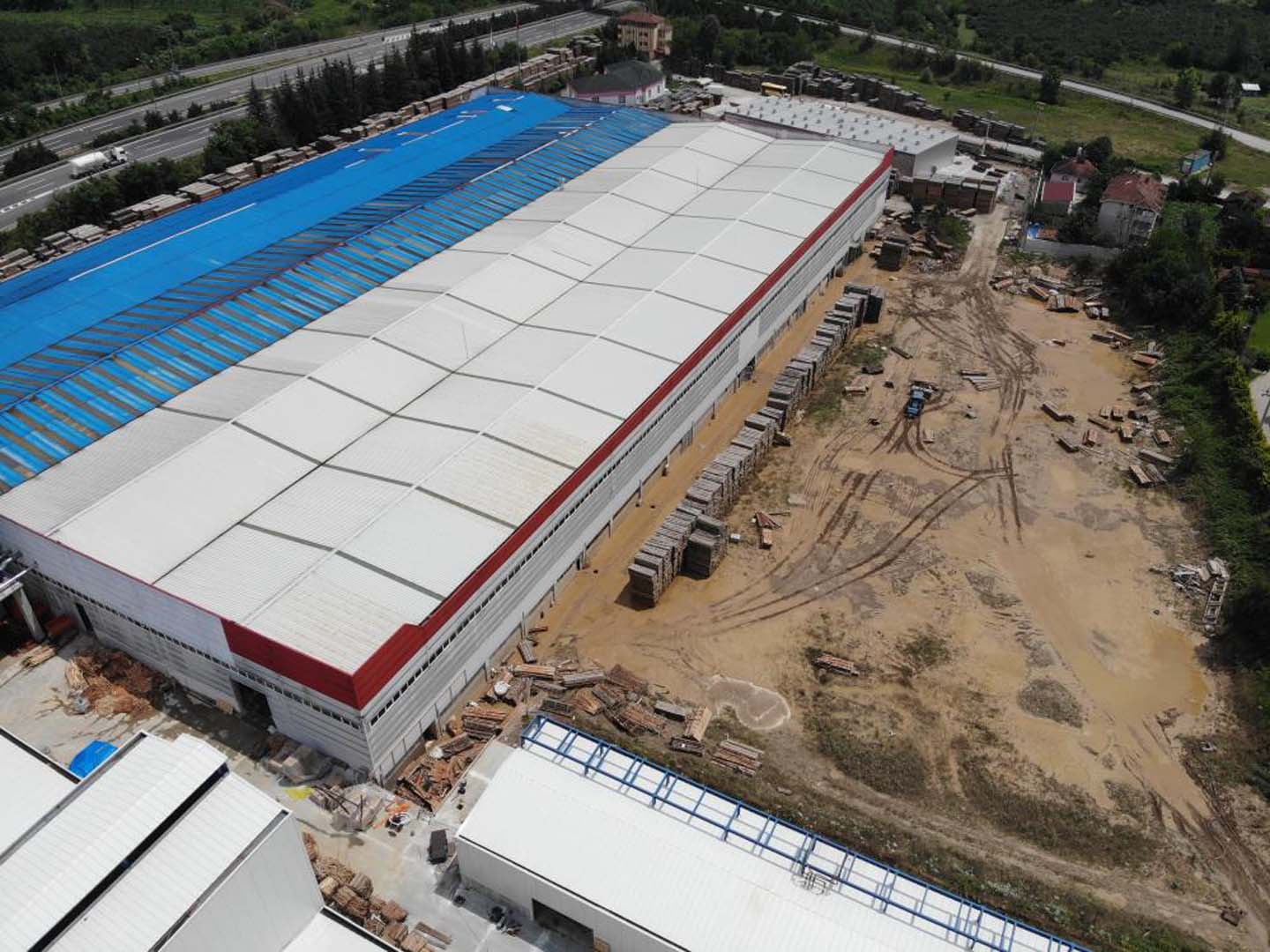 Şiddetli yağışlar Düzce'yi de vurdu! Milyon dolarlık fabrika kullanılamaz hale geldi!