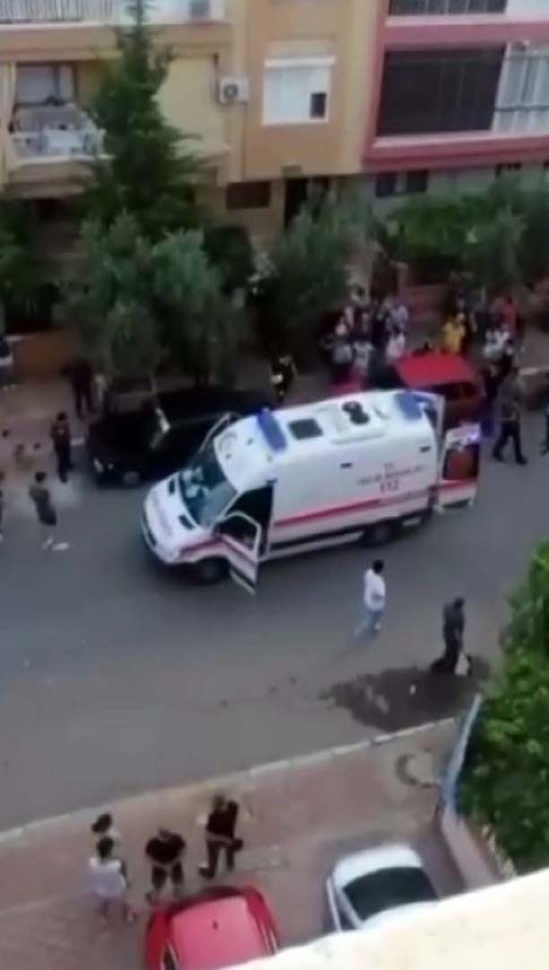 Tartıştığı kadını boynundan ve boğazından bıçakladı! Müdahale edilmemesi için başında bekledi!