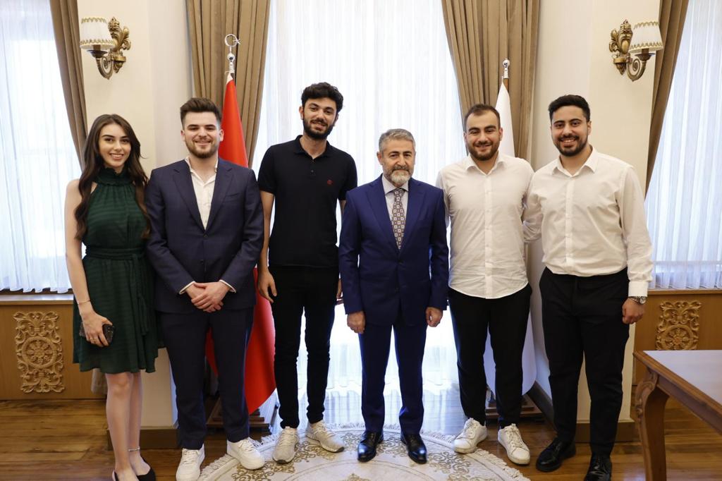 Bakan Nureddin Nebati, Cumhurbaşkanı Erdoğan'ı taklit eden gençle buluştu! O kareler iç ısıttı!