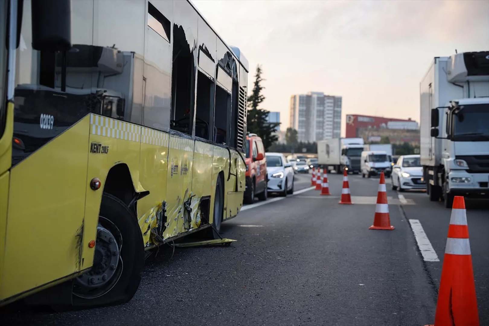 Ak Parti İl Başkanlığı'ndan CHP'ye ait İETT otobüsleri için "Kamu Spotu" ! Tadınızın kaçmaması için...