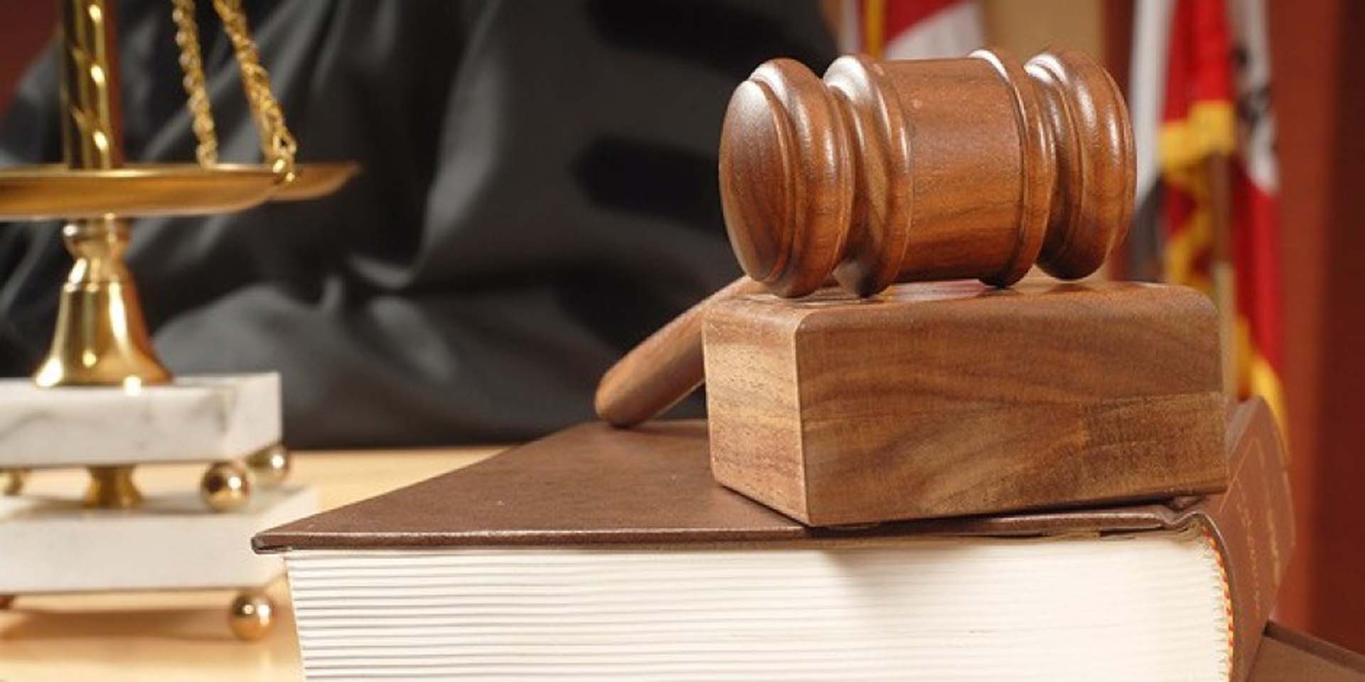 ABD'liler çıldırdı! Kürtaj protestolarında İncil'i bir top gibi ordan oraya savurup, klozete attılar!