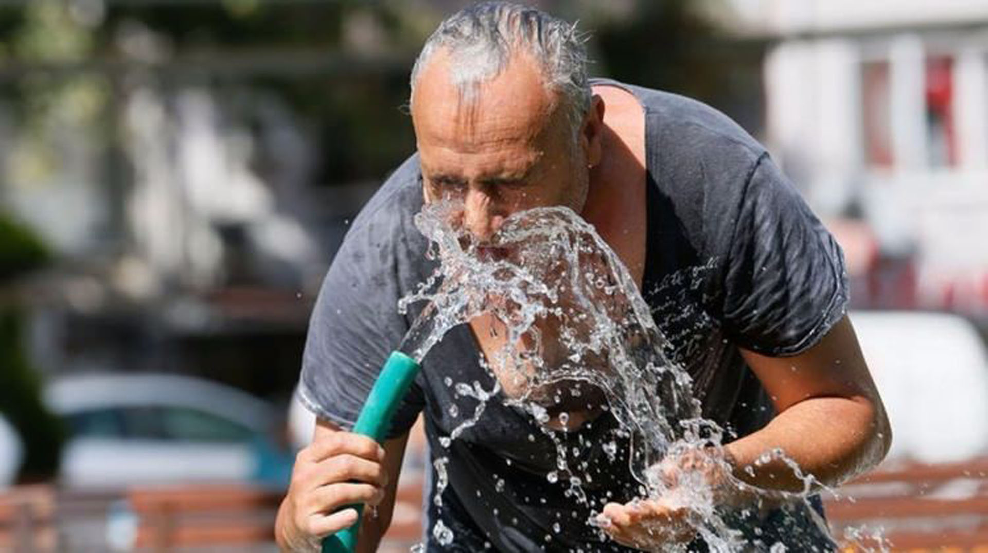 Aşırı sıcaklar can almaya devam ediyor! 17 kişi hayatını kaybetti!