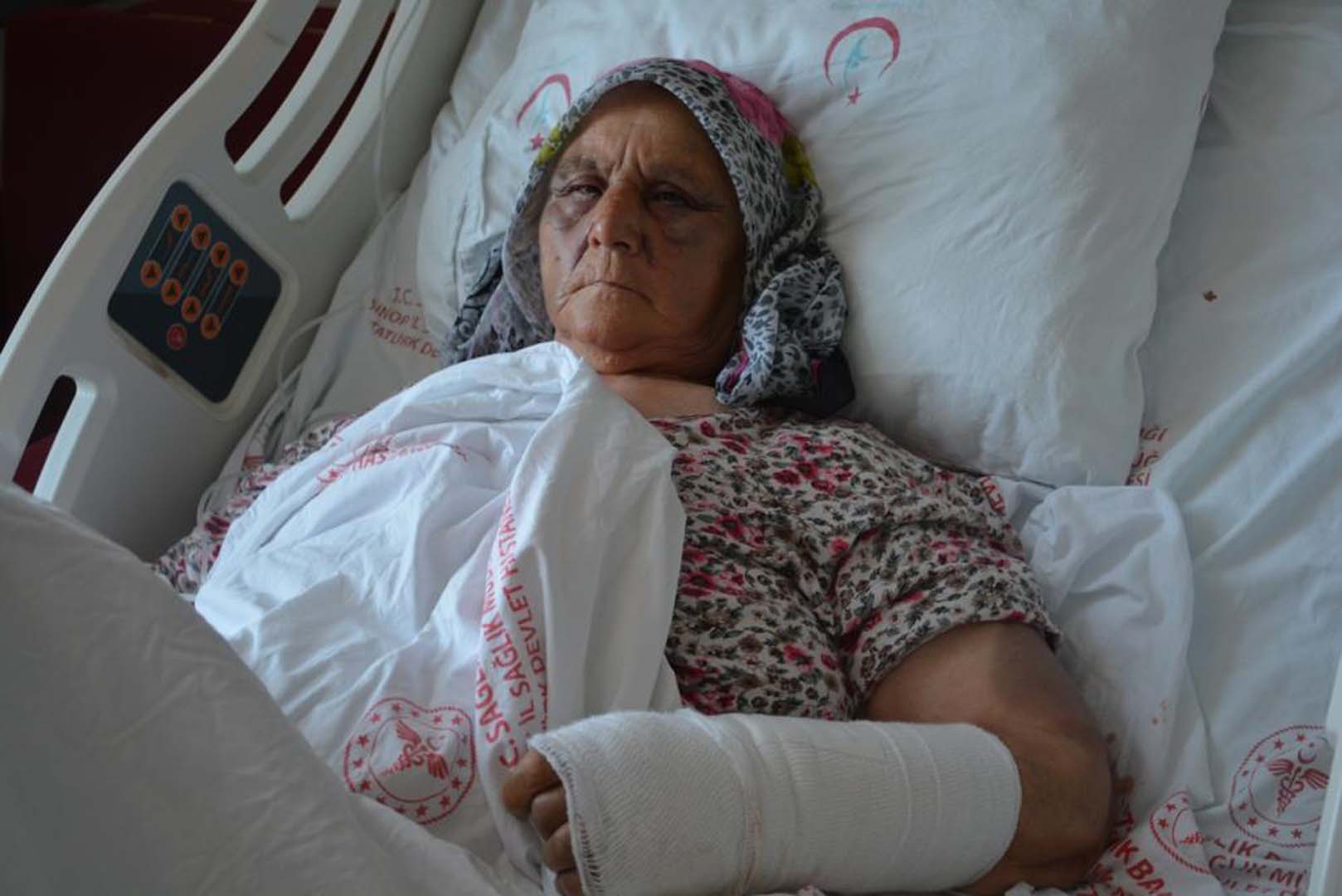 Böyle evlat olmaz olsun! Para vermeyen anne ve babasını öldüresiye dövdü!