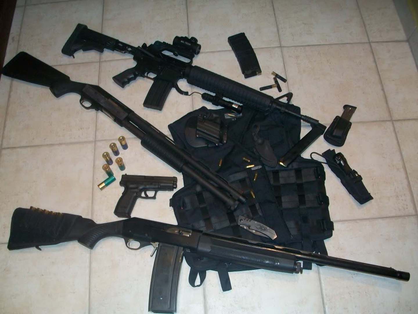 Manisa'da kurumuş gölde yer kavgası! Birbirlerini silahla tehdit ettiler!