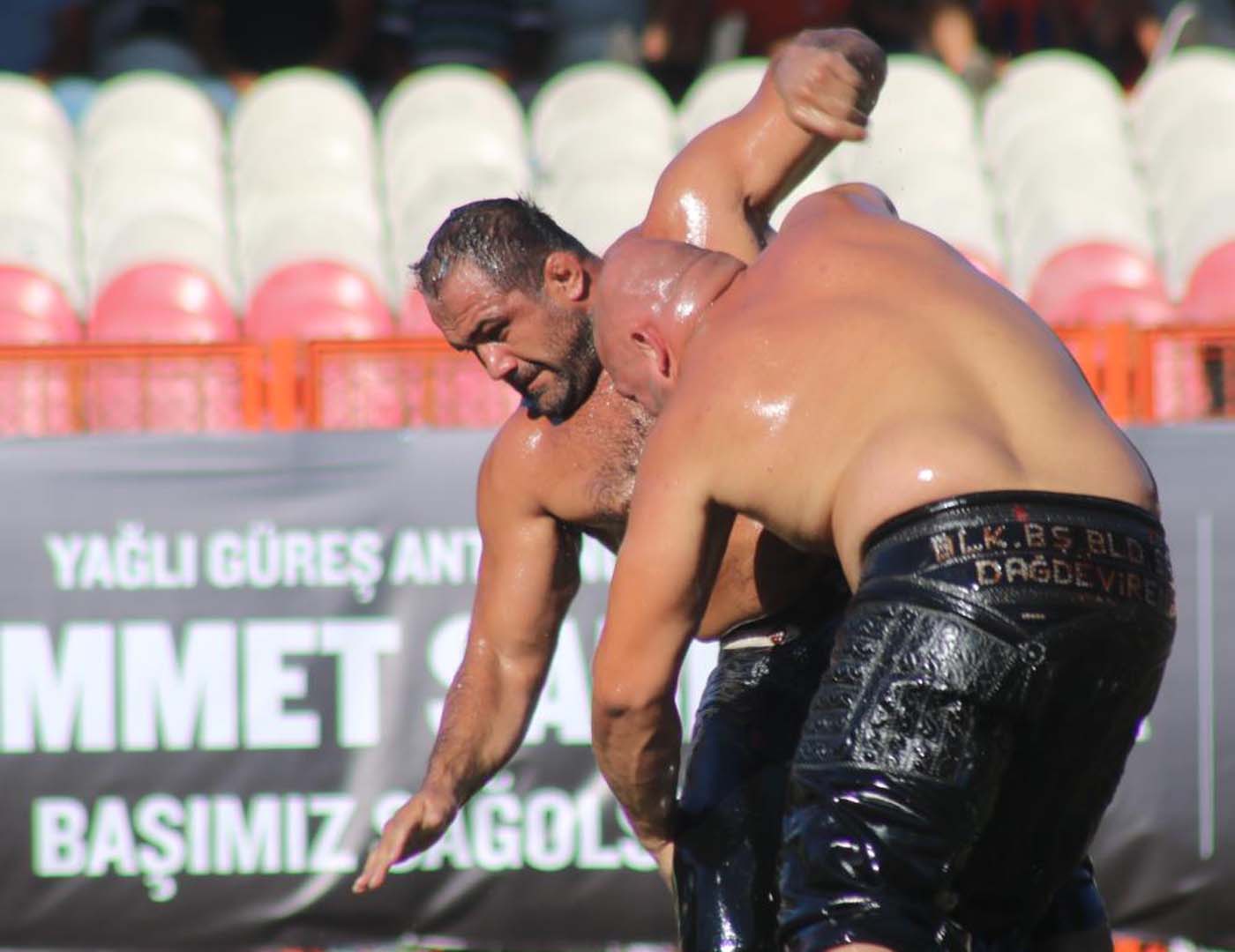 Kırkpınar Yağlı Güreşleri'nde beklenmedik veda! Başpehlivan Ali Gürbüz, ebedi altın kemere veda etti