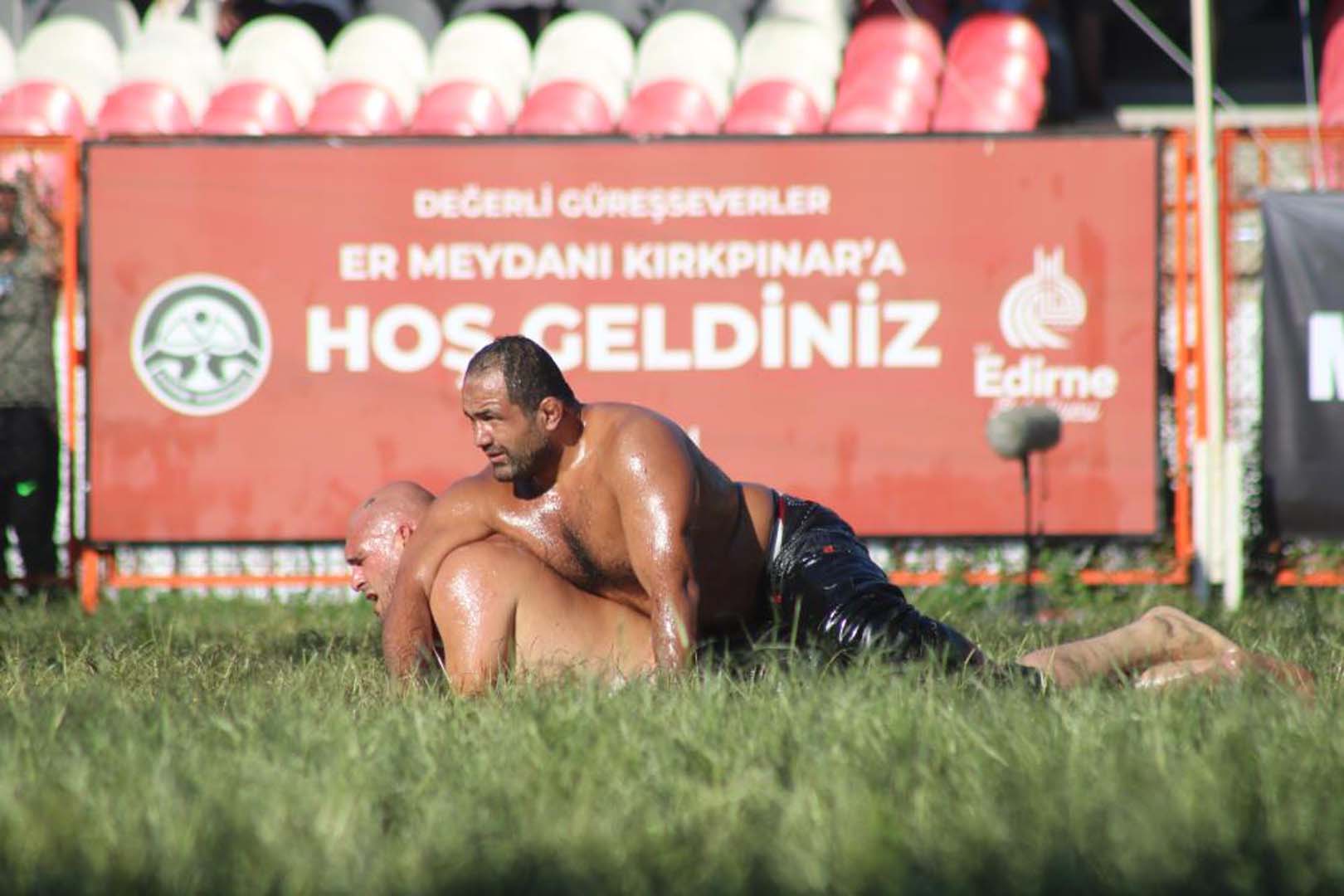 Kırkpınar Yağlı Güreşleri'nde beklenmedik veda! Başpehlivan Ali Gürbüz, ebedi altın kemere veda etti