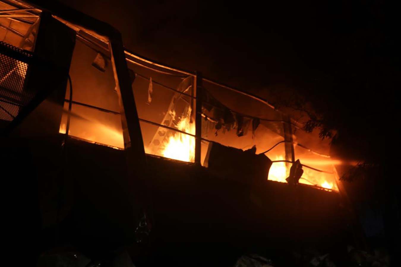 Kahramanmaraş'ta korkutan yangın! Geri dönüşüm tesisi alevlere teslim oldu!