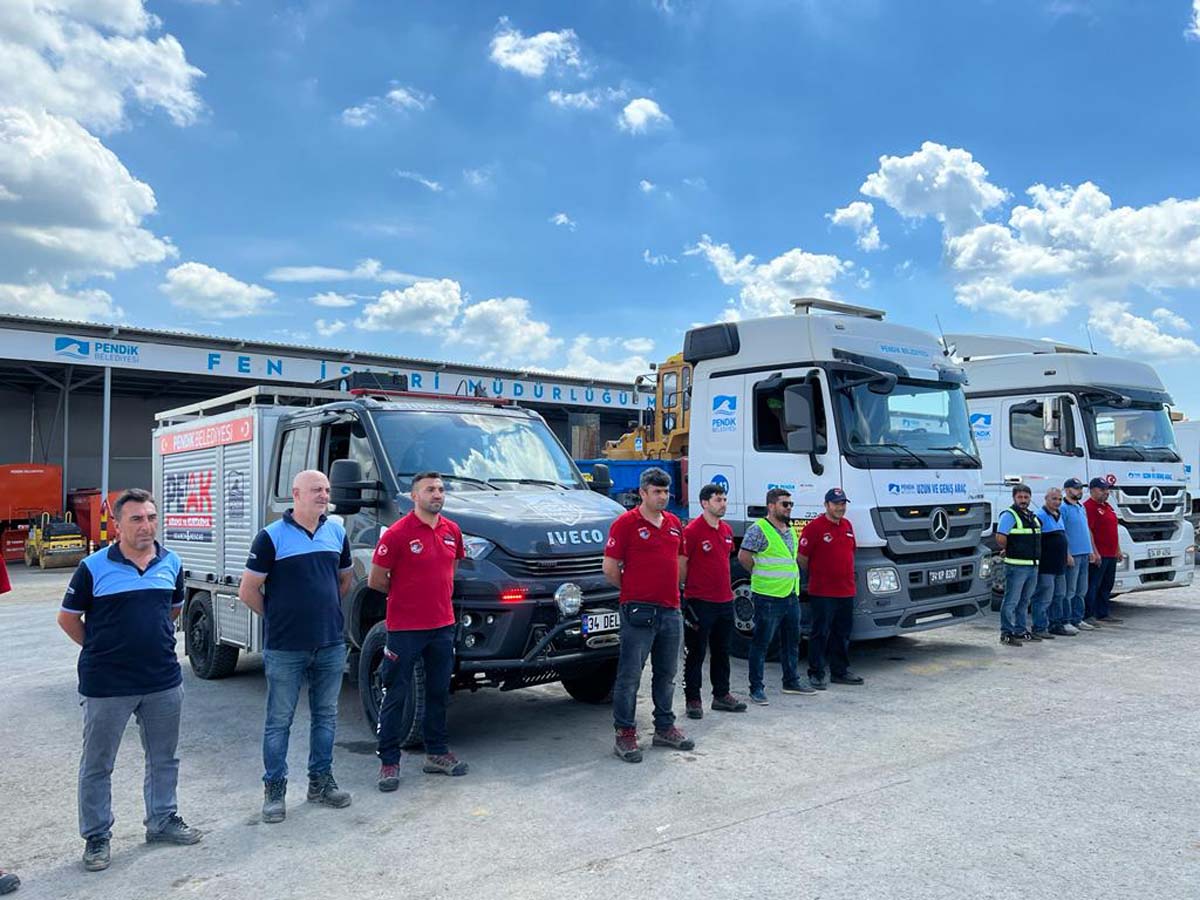 Pendik Belediyesi ekipleri sel bölgelerinde çalışmalar yaptı