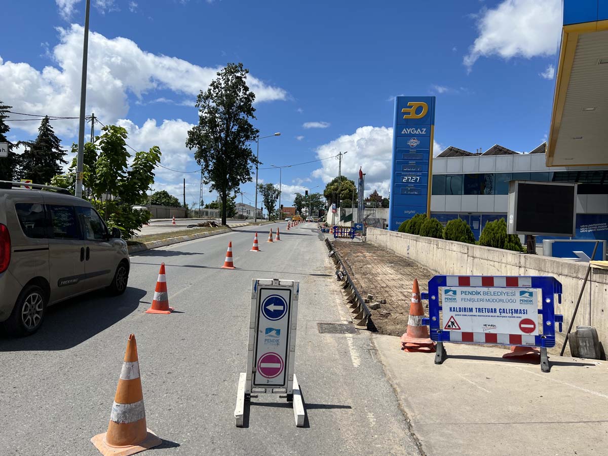 Pendik Belediyesi'nin yol çalışmaları devam ediyor