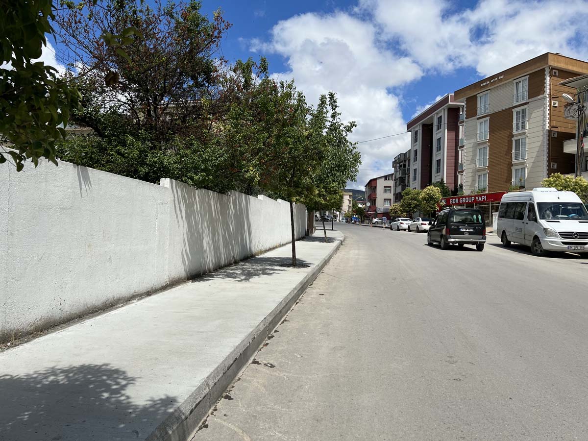 Pendik Belediyesi'nin yol çalışmaları devam ediyor