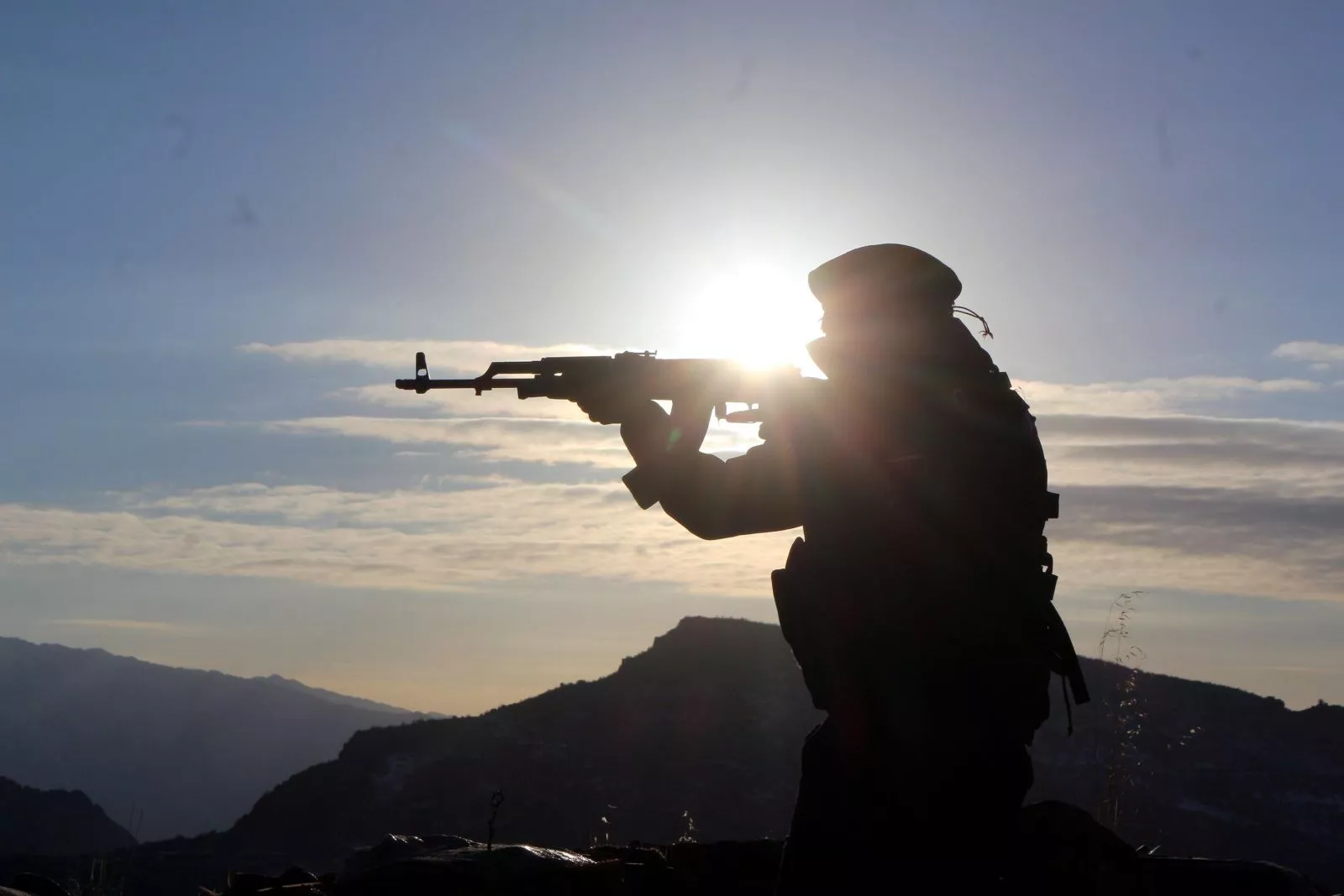 Son dakika! İnlerine giriyoruz! Fırat Kalkanı ve Barış Pınar bölgelerinde 11 terörist etkisiz hale getirildi!