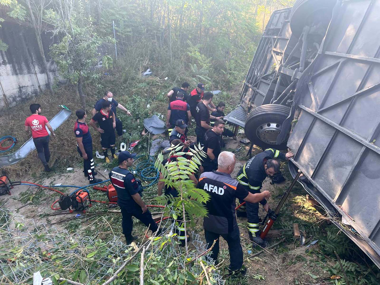 Son dakika | Kırklareli Lüleburgaz'da yolcu otobüsü devrildi: Çok sayıda ölü ve yaralı var