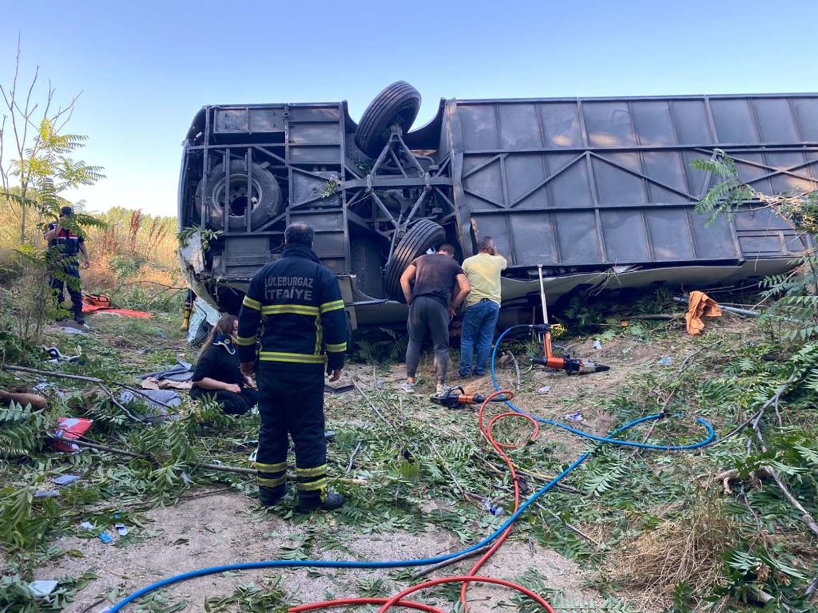 Son dakika | Kırklareli Lüleburgaz'da yolcu otobüsü devrildi: Çok sayıda ölü ve yaralı var