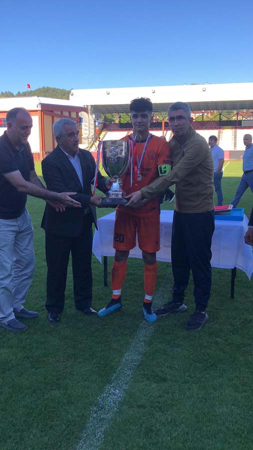 Pendik'in gururu Kurtköy Spor 2021-2022 sezonunda U16 şampiyonu oldu!