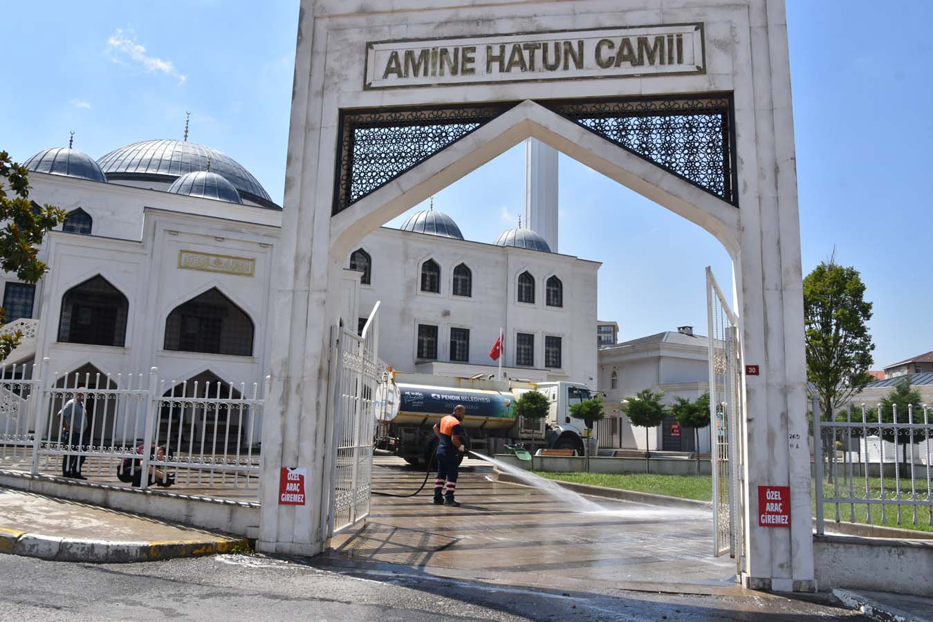 Pendik Belediyesi ekiplerinden ilçe genelindeki camilere bayram temizliği