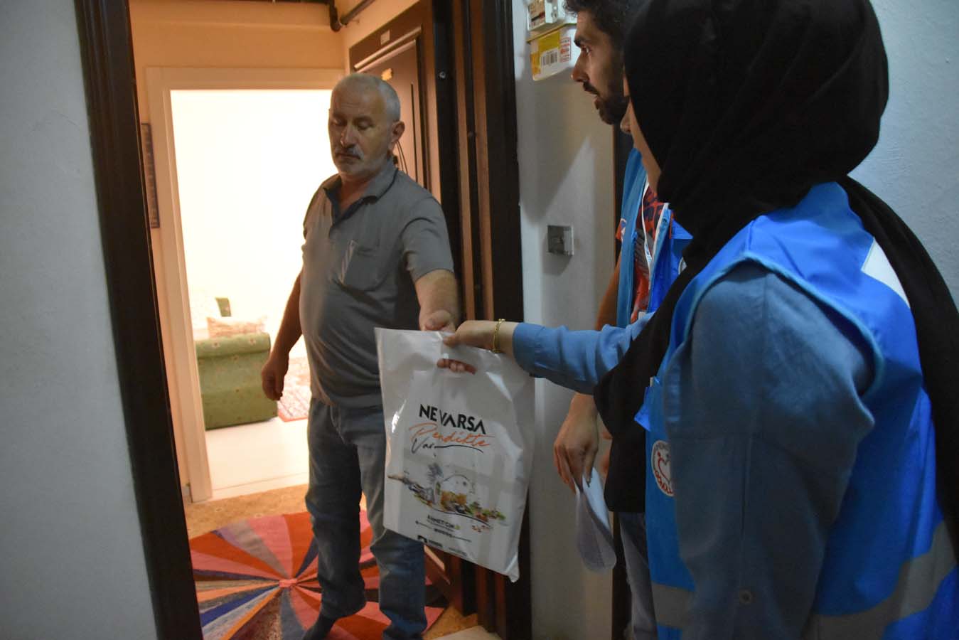 Pendik Belediyesi'nden anlamlı ziyaret! Gönüllüler ekipler şehit ailelerini ve gazileri unutmadı!