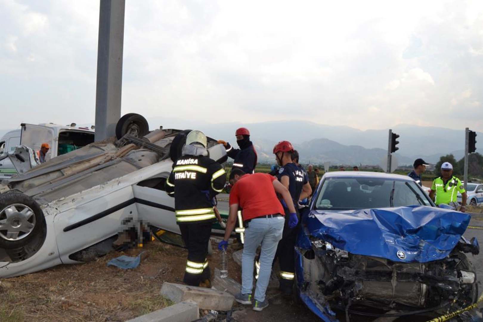 Manisa'da bayram günü acı kaza! 3 ölü, 2 yaralı
