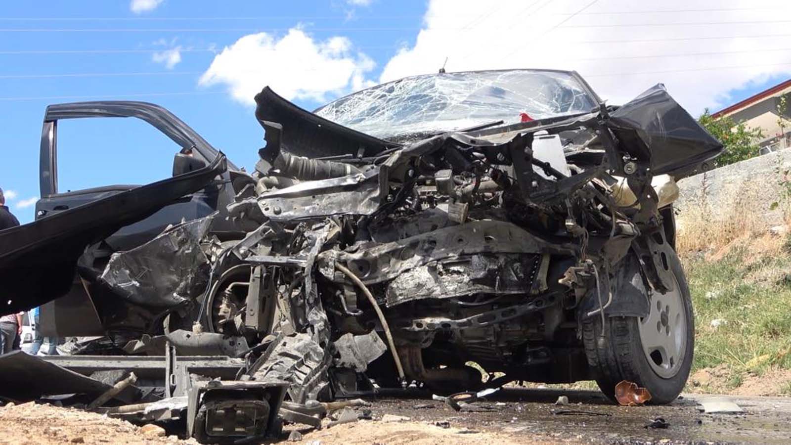 Bayramın son günü hüsranla bitti! Feci kazada 2'si ağır 10 kişi yaralandı!