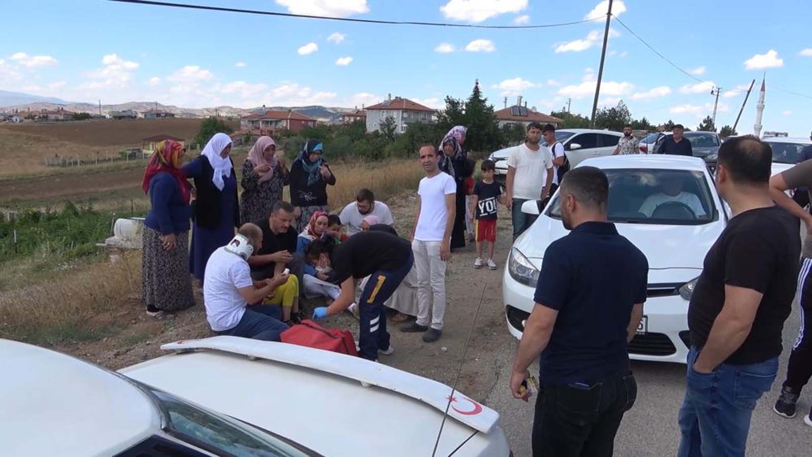 Bayramın son günü hüsranla bitti! Feci kazada 2'si ağır 10 kişi yaralandı!