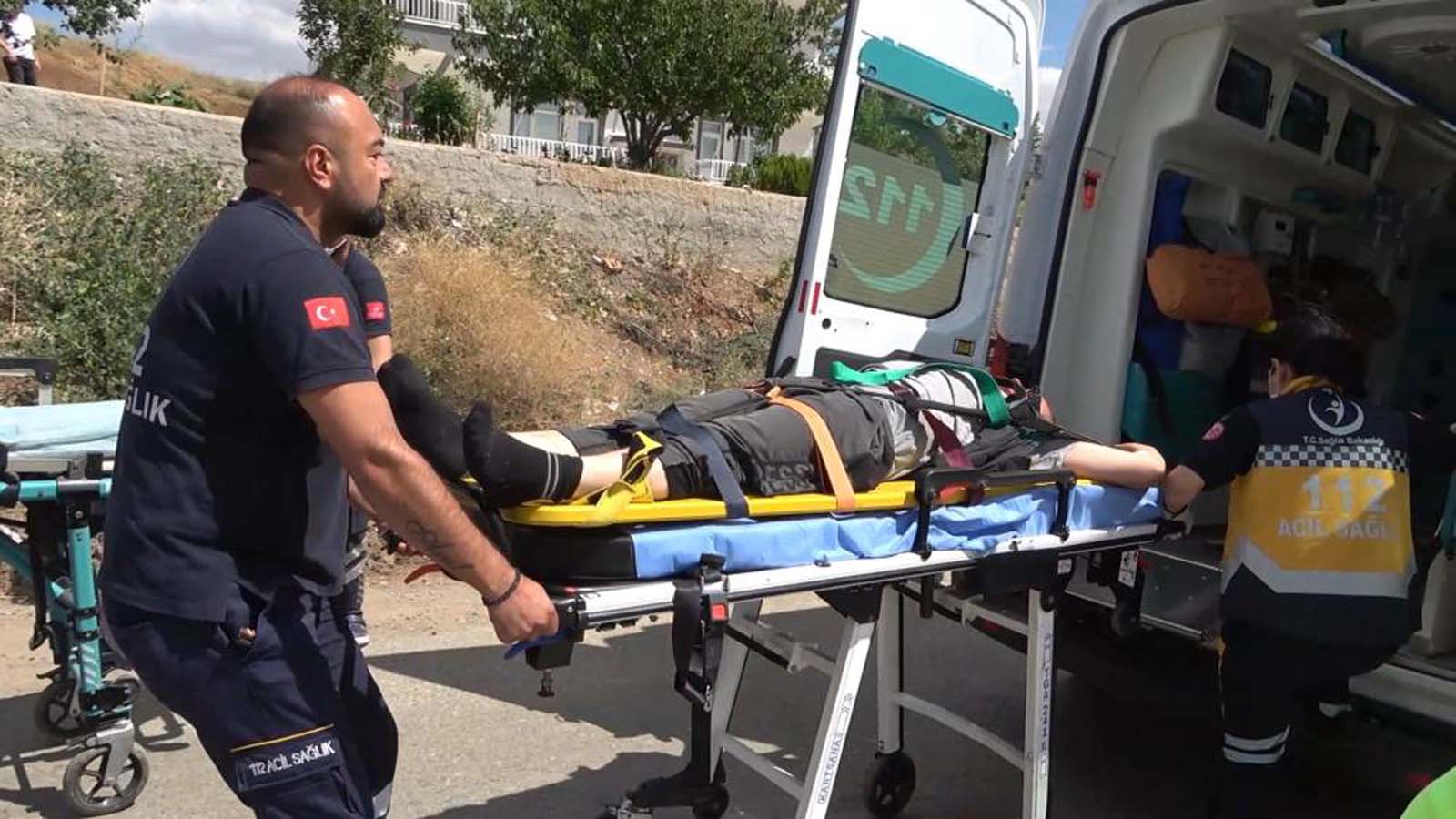 Bayramın son günü hüsranla bitti! Feci kazada 2'si ağır 10 kişi yaralandı!