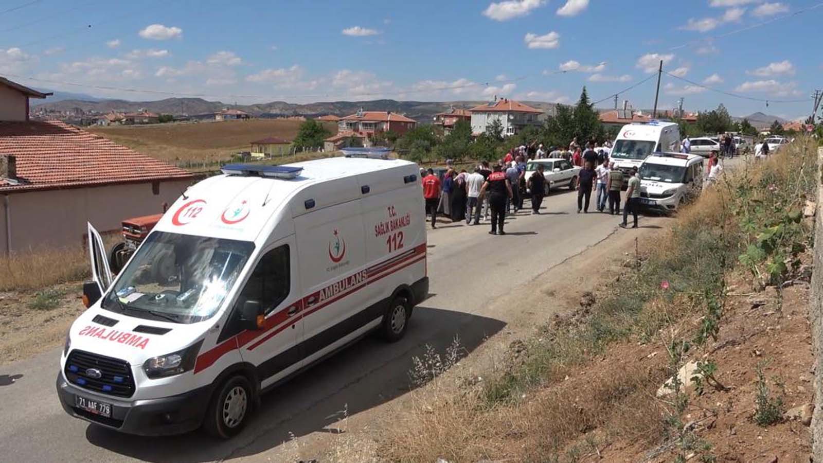 Bayramın son günü hüsranla bitti! Feci kazada 2'si ağır 10 kişi yaralandı!