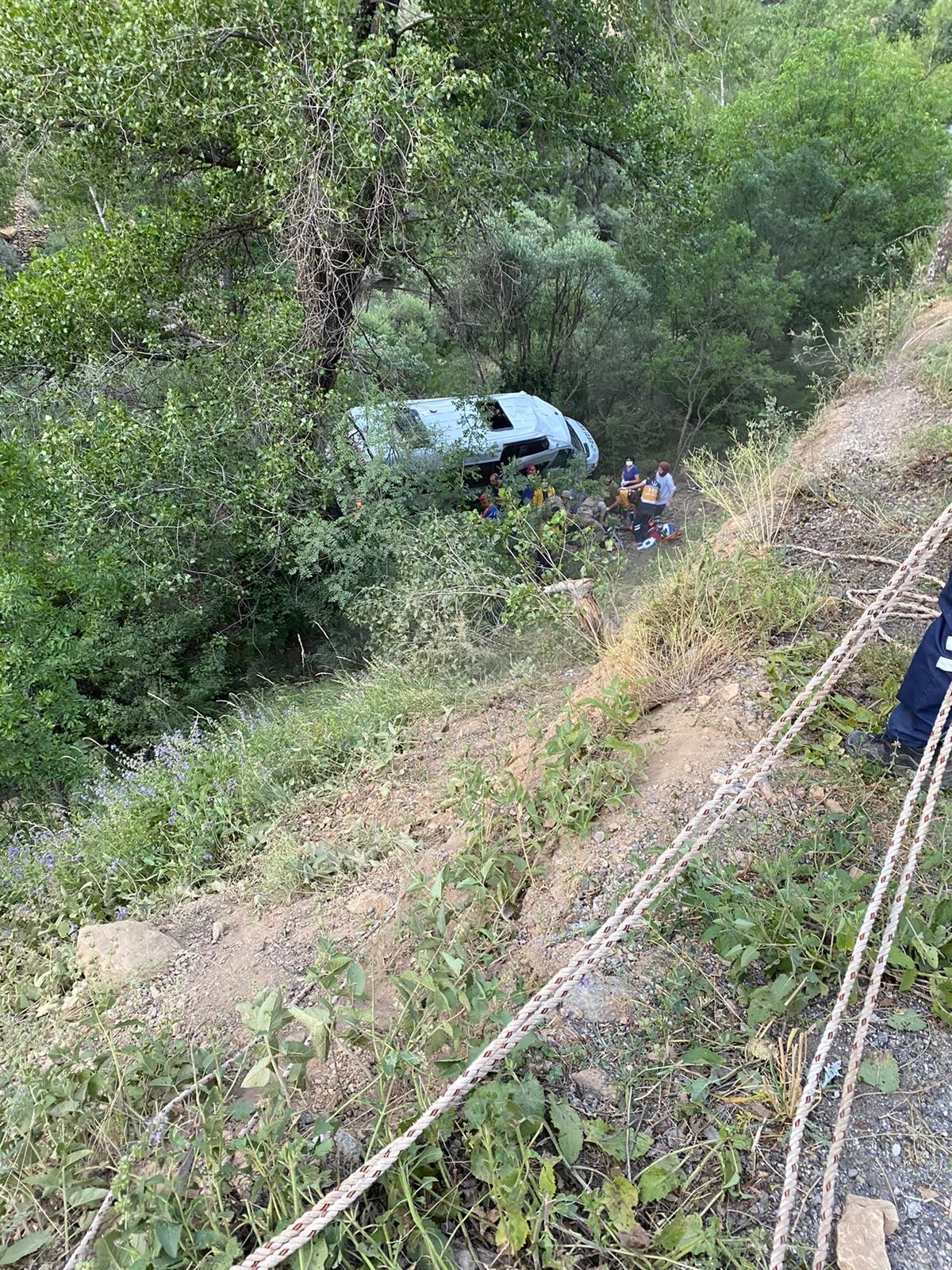 Son Dakika! Karadeniz tur minibüsü devrildi: 3'ü ağır 19 yaralı