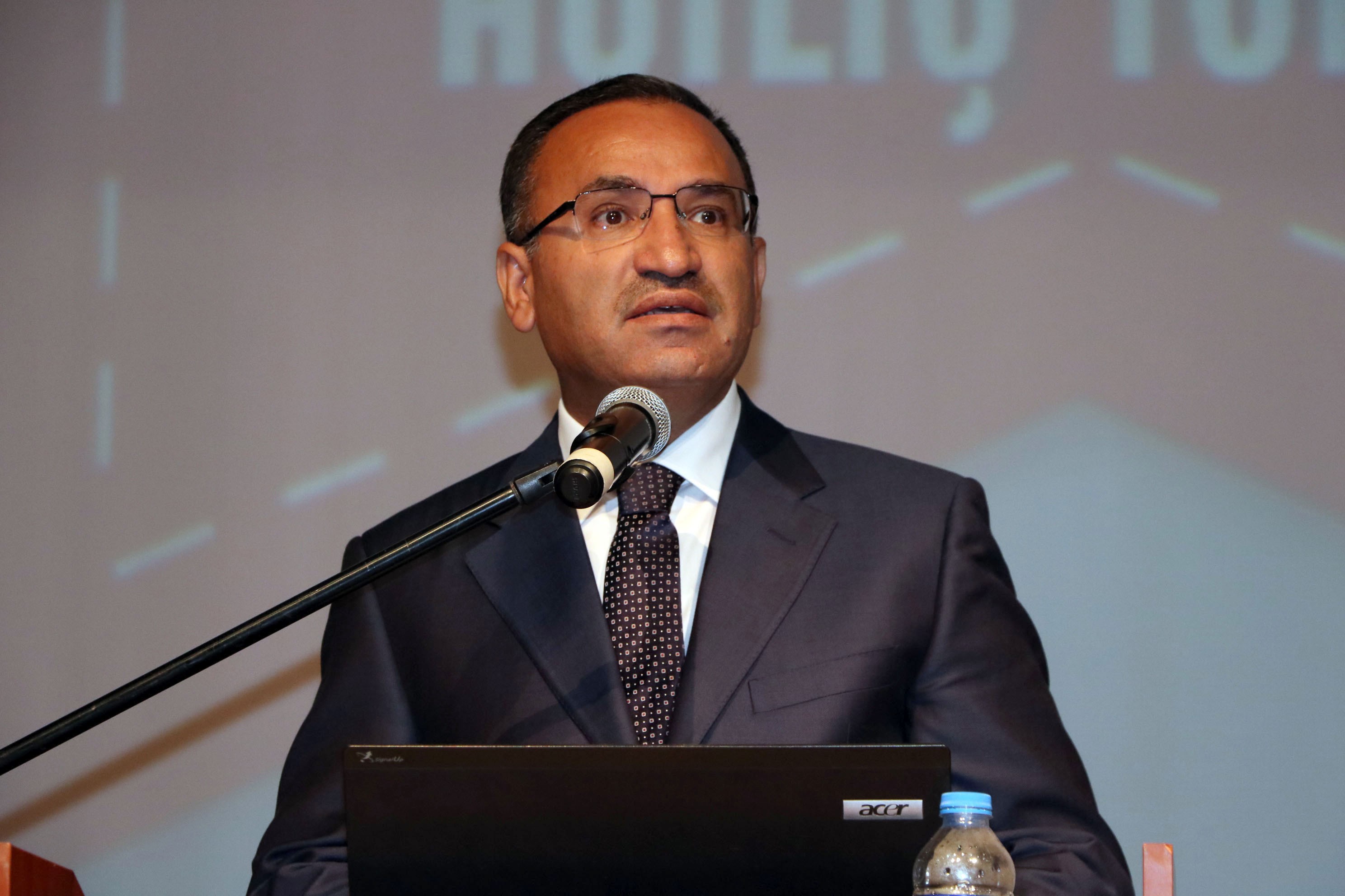 Bakan Bozdağ: 15 Temmuz'da mücadelenin önderi Erdoğan olunca dünya görmezden geldi; başka lider olsa Nobel Barış Ödülü dahil verilmedik ödül kalmazdı