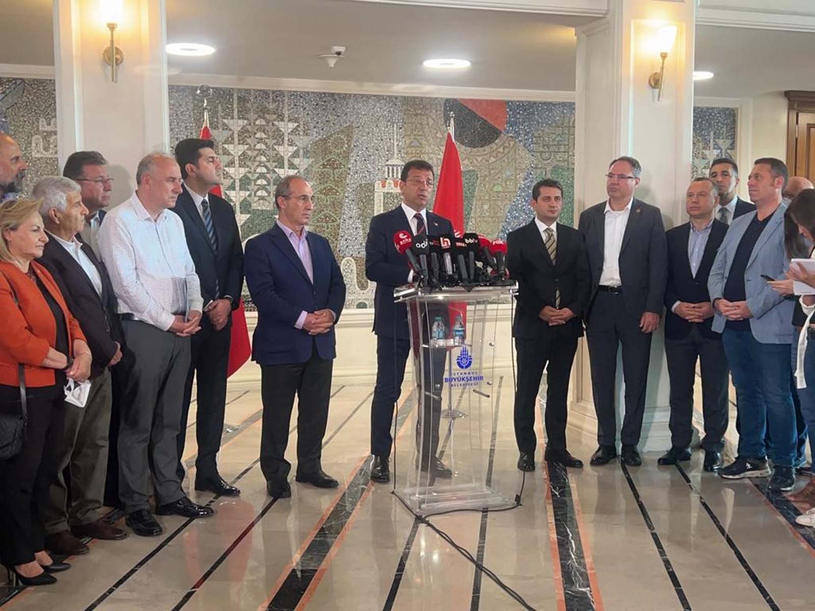 İstanbul'daki sel felaketinde tatile çıkmıştı! Ekrem İmamoğlu'ndan tatil eleştirilerine yanıt: Biliyorum, 2 tatilim de yağmura denk geldi