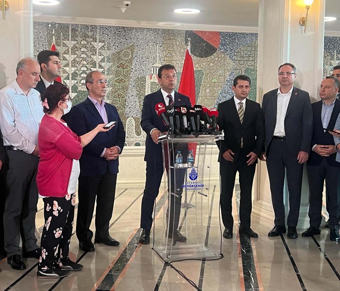 İstanbul'daki sel felaketinde tatile çıkmıştı! Ekrem İmamoğlu'ndan tatil eleştirilerine yanıt: Biliyorum, 2 tatilim de yağmura denk geldi