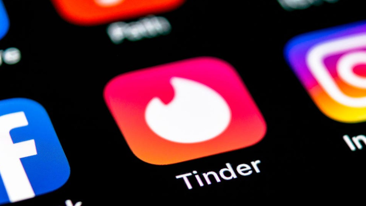 Tinder kullanıcılarına kötü haber! Mimlenen uygulama için Google harekete geçti!