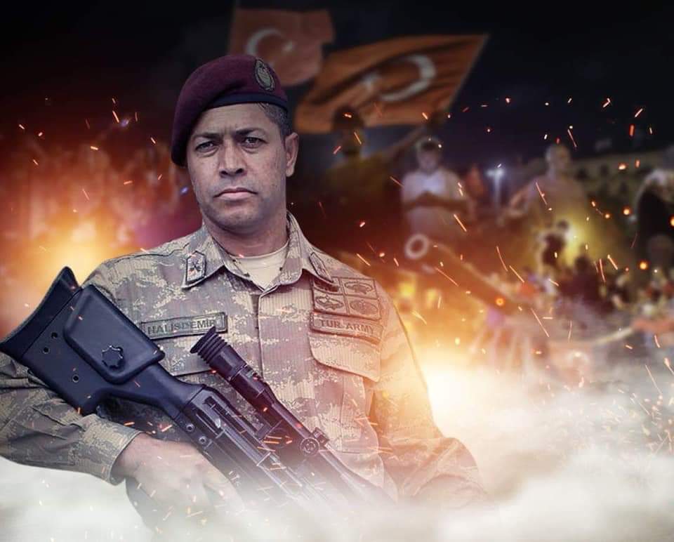 15 Temmuz kahramanı Ömer Halisdemir'in kabri hıncahınç doldu! Cesur şehide dua akını!