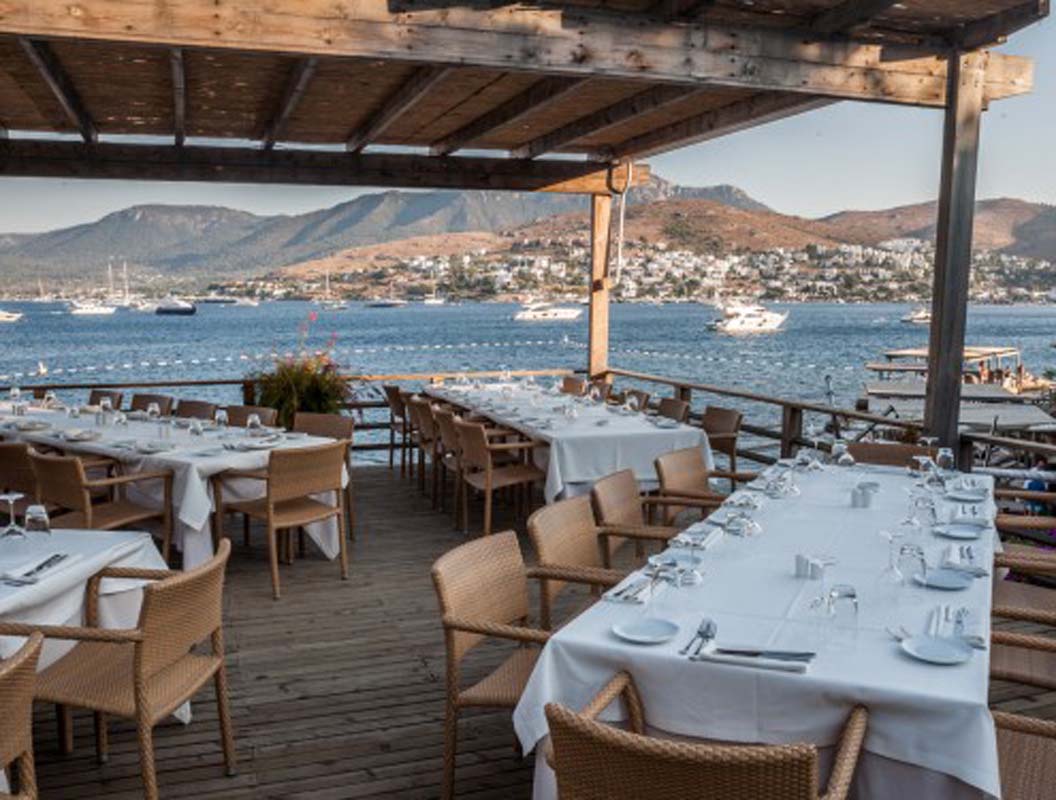 Bodrum esnafı iyice zıvanadan çıktı! Bırakın yemeği suyun fiyatını görünce dudağınız uçuklayacak! 