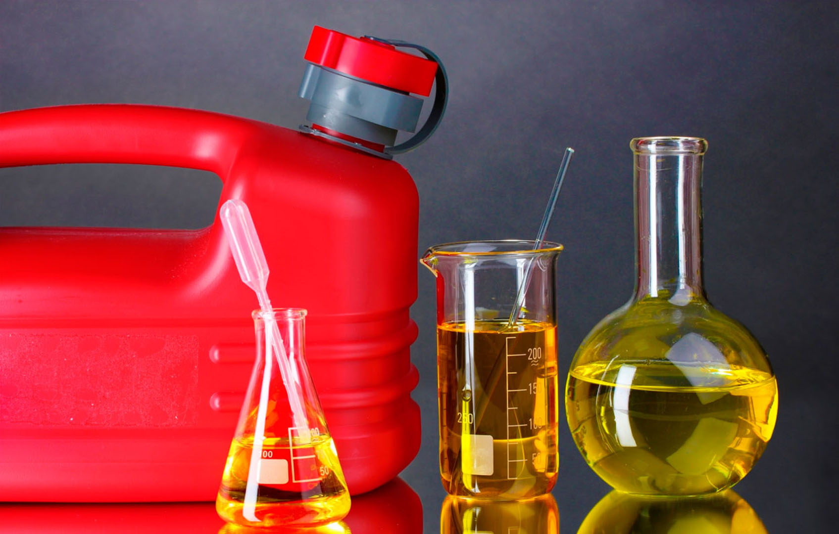 Vatandaşın ayağını gaza götürecek haber! Benzine indirim geliyor!