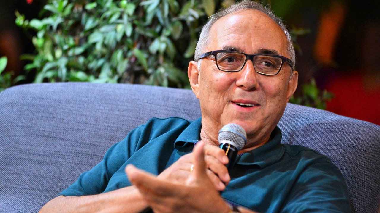 Hiç çekinme kalmadı! Ünlü edebiyatçı Ataol Behramoğlu canlı yayında İslam dinini hedef aldı, bir de alkış bekledi! Hayvan kesmek, canavar...