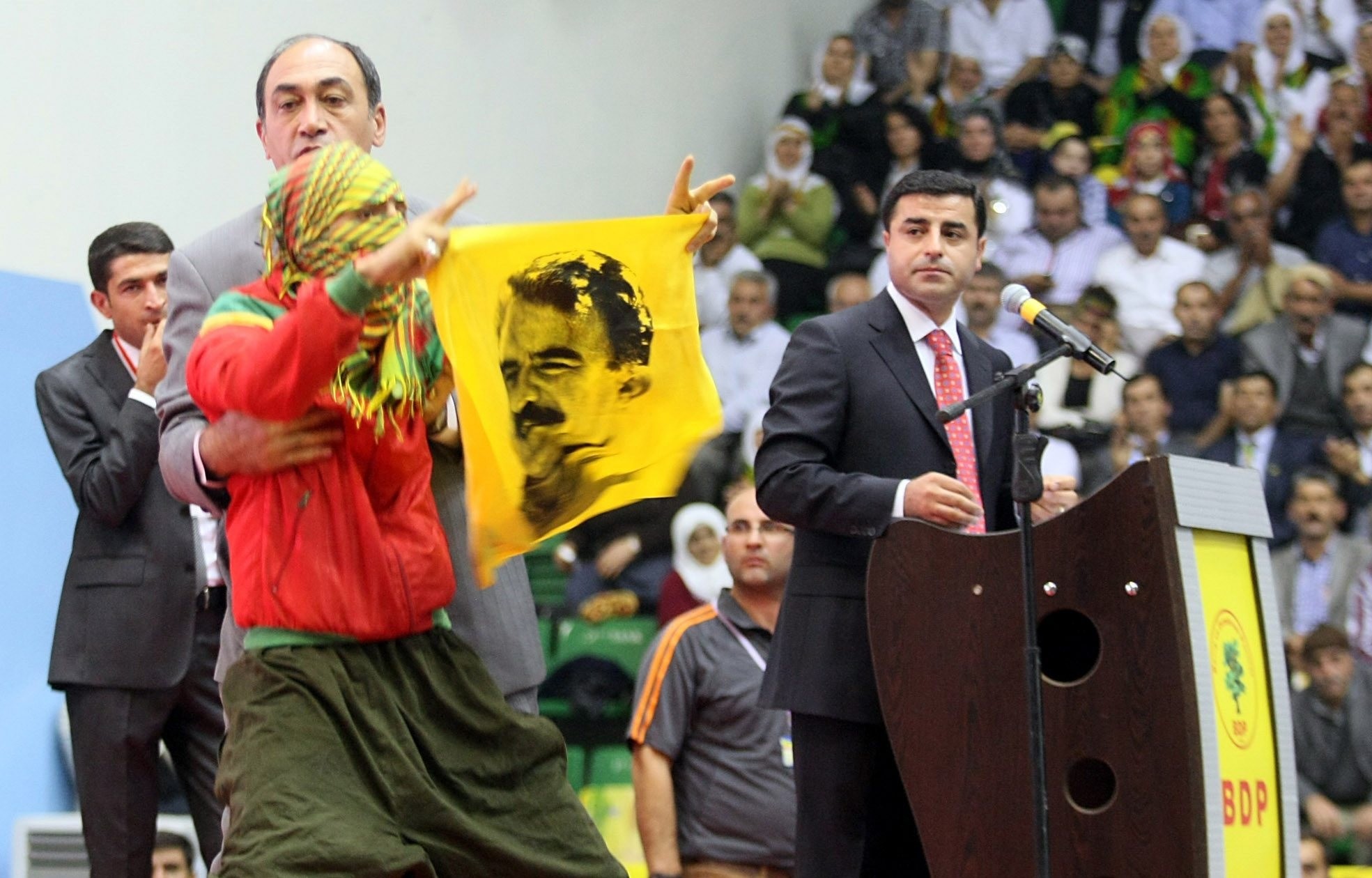 Selahattin Demirtaş'ın APO sevdası bitmiyor! PKK’yi ikna edebilecek kişi Öcalan’dır, onu da yıllardır tecritte tutuyorlar