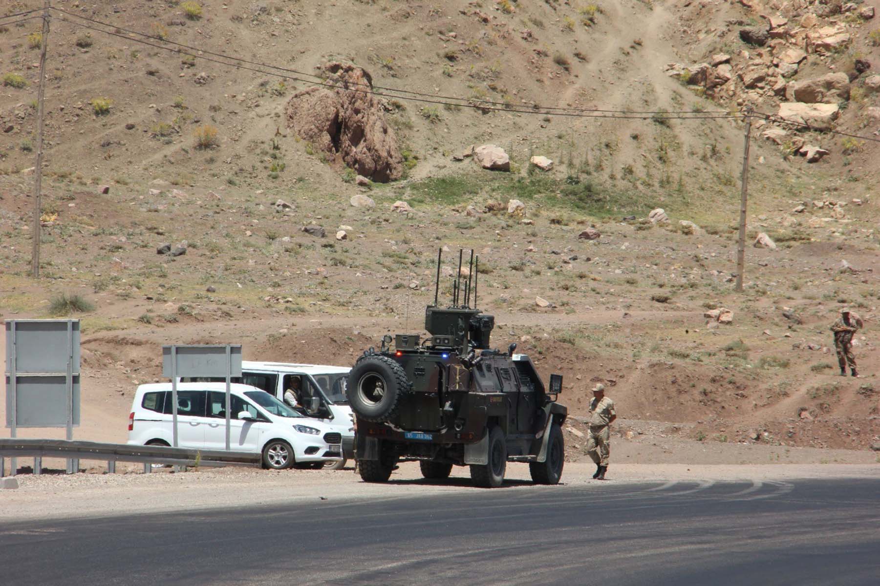 Hakkari'de arazi husumeti! İki aile arasında silahlı kavga: 4 ölü 