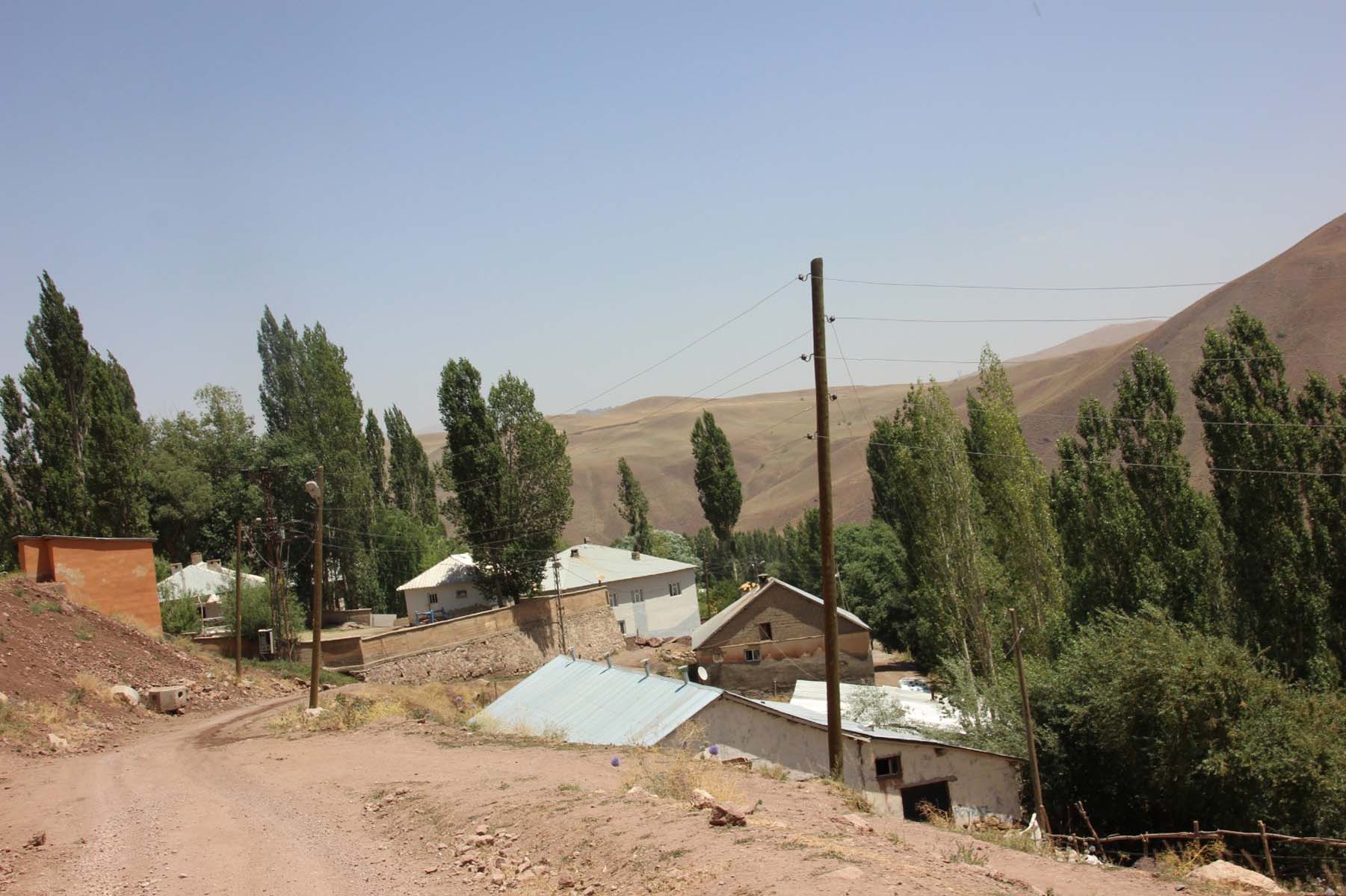 Hakkari'de arazi husumeti! İki aile arasında silahlı kavga: 4 ölü 