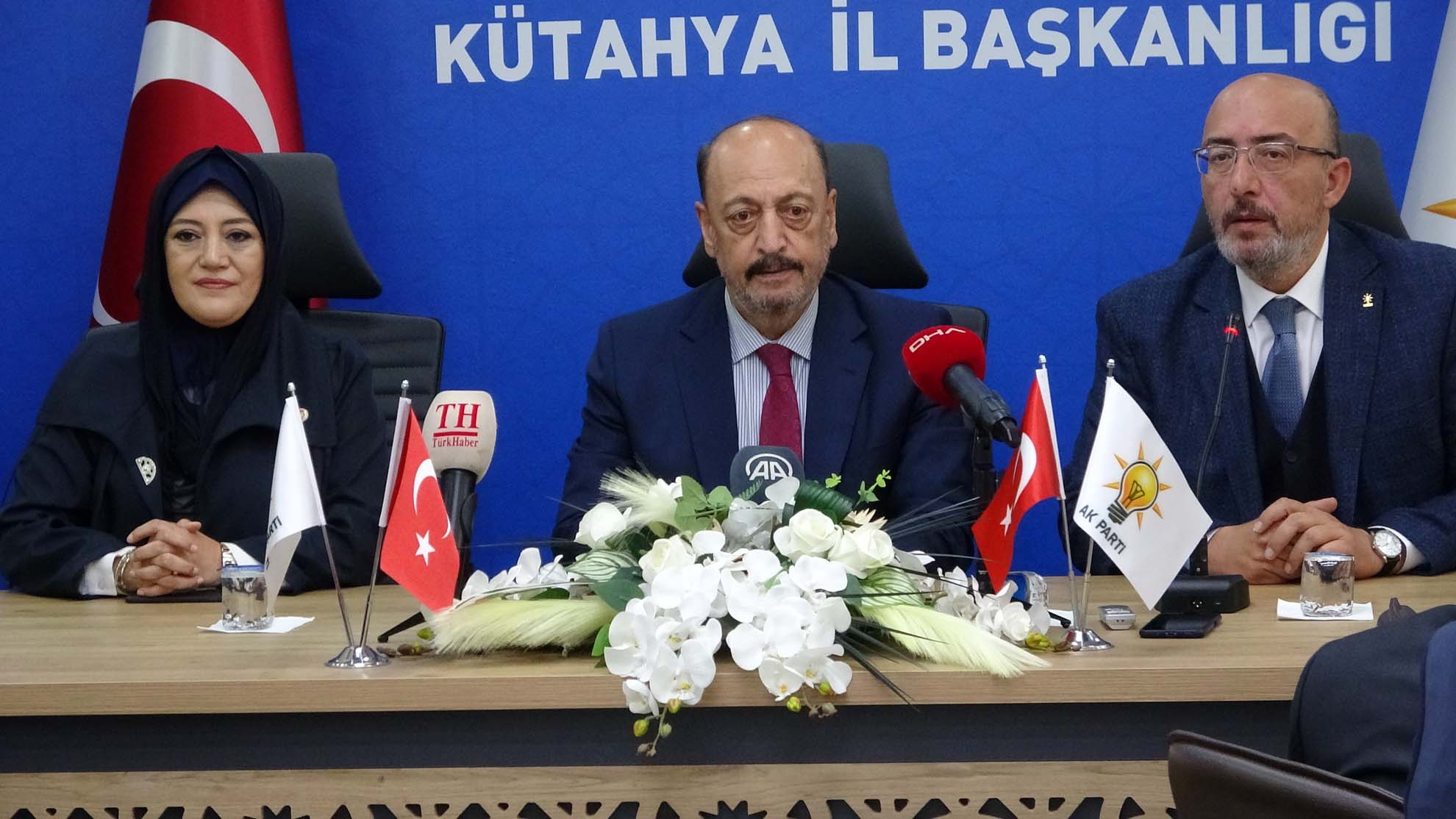 AK Parti Kütahya İl Başkanlığı'na ziyarette bulunan Bakan Bilgin: "Türkiye sorunları çözecek güçte olan bir ülkedir"